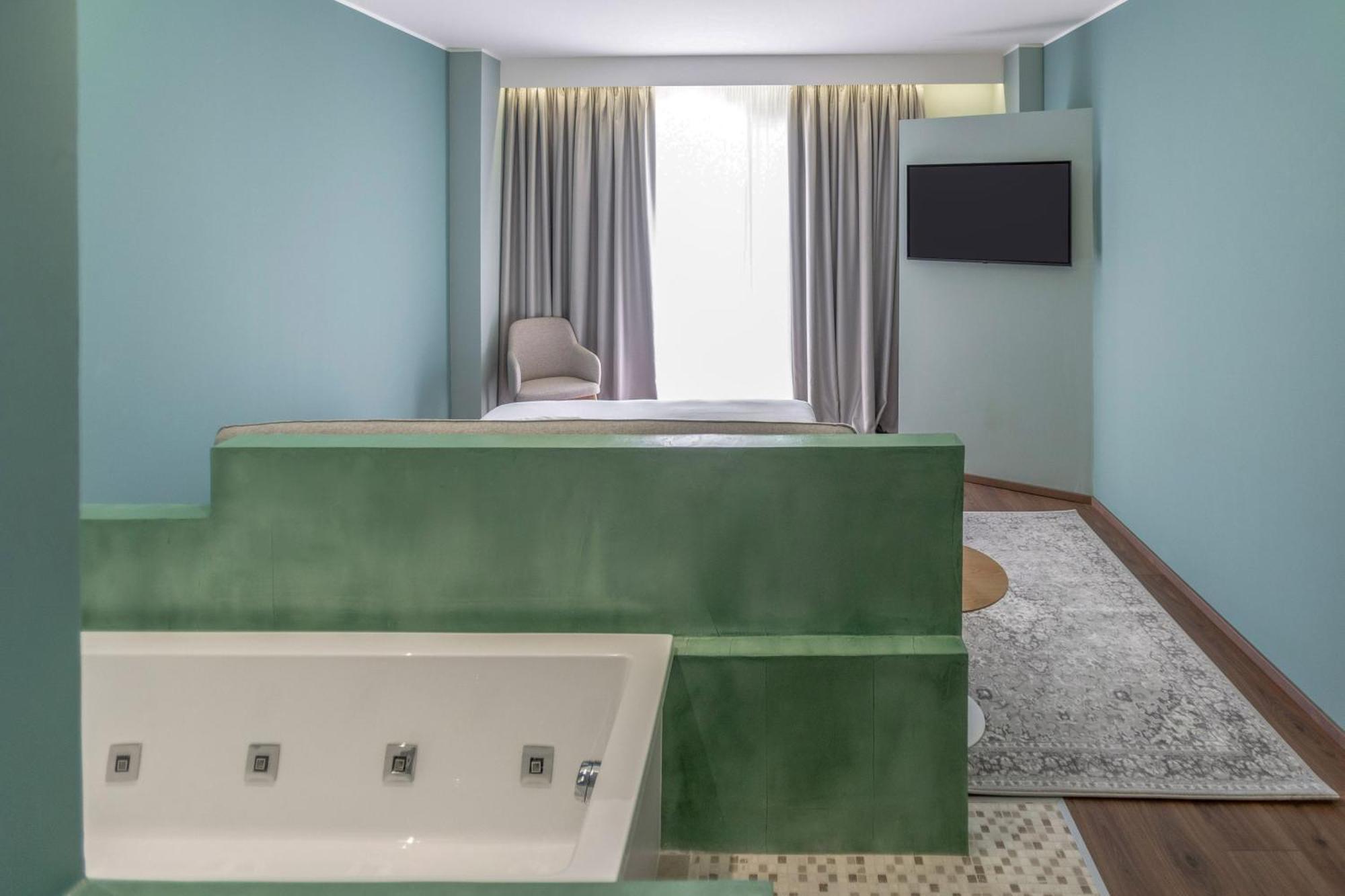 Hotel Vlora Priam, Affiliated By Melia Екстериор снимка
